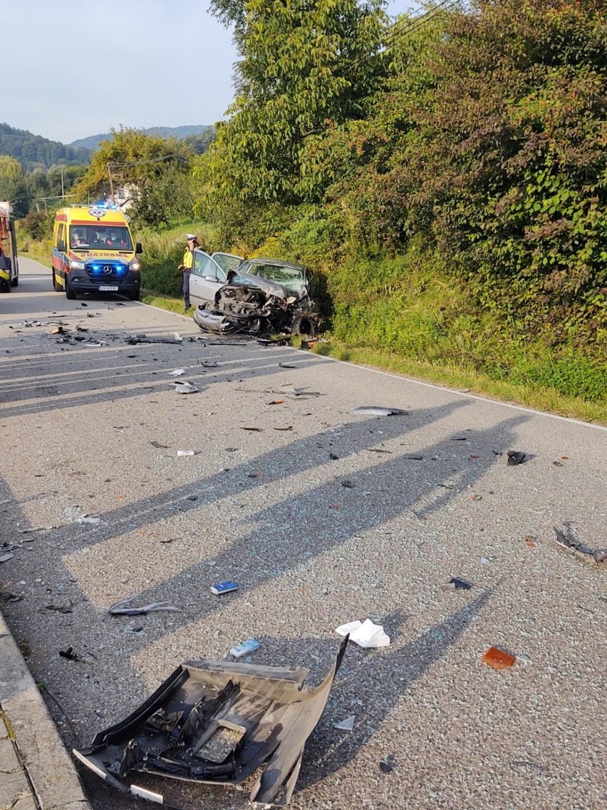 Tęgoborze- zderzenie samochodu osobowego i autobusu