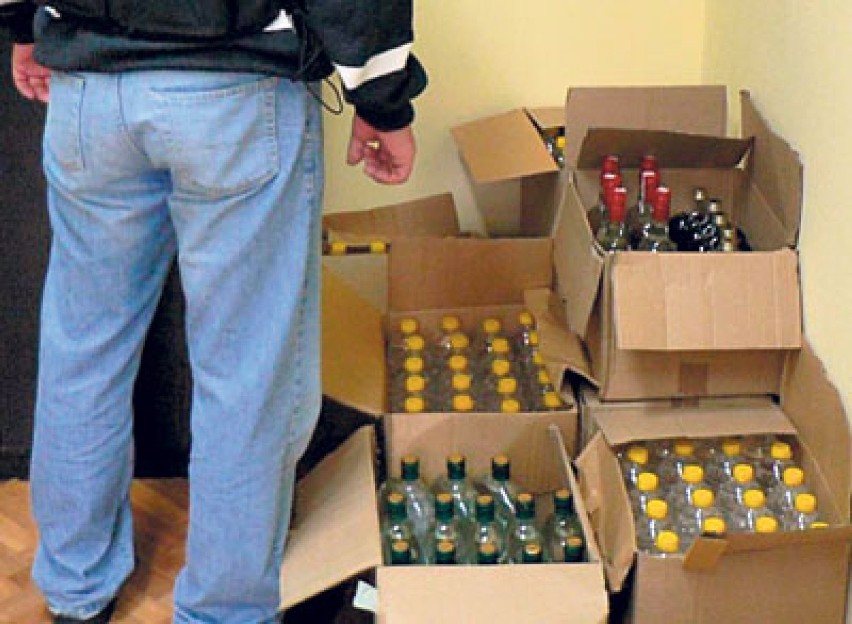 Kontrabanda z 18 tysiącami butelek spirytusu