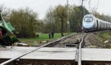 Trwa naprawa linii kolejowej po wypadku pendolino w Schodni pod Ozimkiem