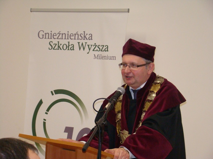 Milenium w Gnieźnie: Absolutorium studiów podyplomowych. Wręczono ponad 240 świadectw