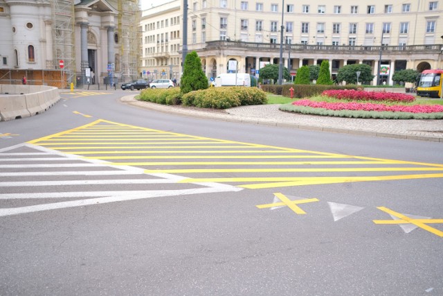 Zmiany na placu Zbawiciela. Zewnętrzny pas ronda został udostępniony pieszym