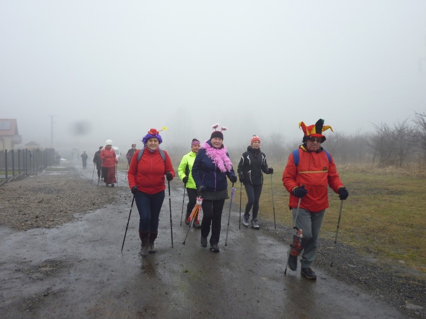 W Jeziorkach nordic walking w stylu karnawałowym ZDJĘCIA