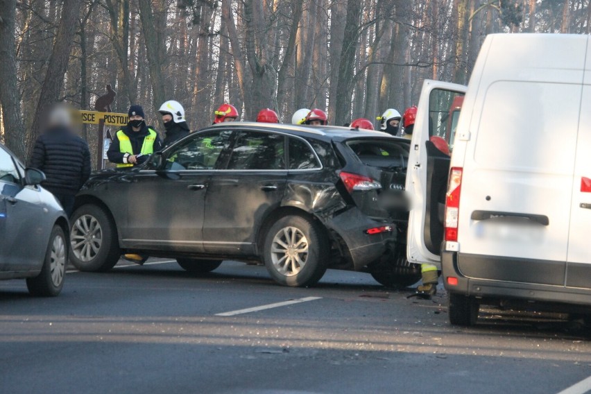 AKTUALIZACJA: Znamy szczegóły wypadku dwóch aut pomiędzy Krotoszynem a Kuklinowem [ZDJĘCIA]