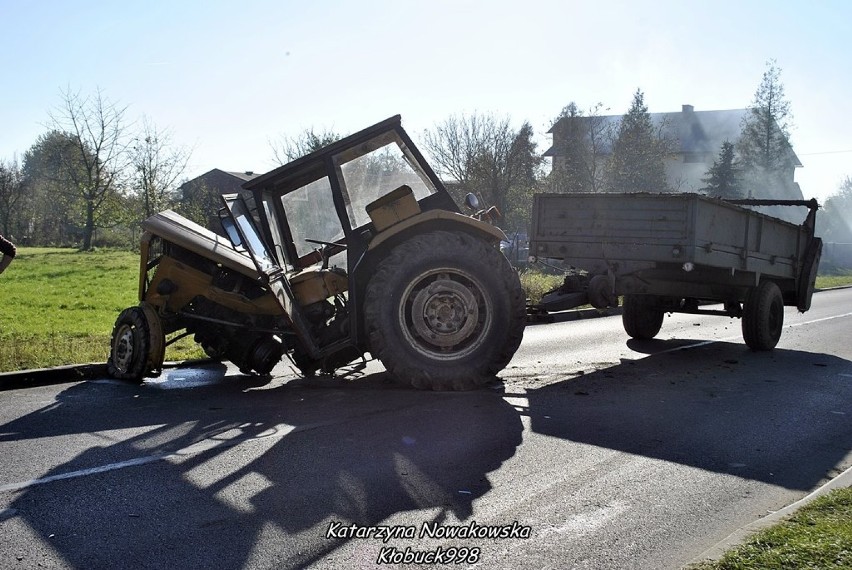 Traktor po kolizji z Land Roverem. Zdjęcia dzięki...