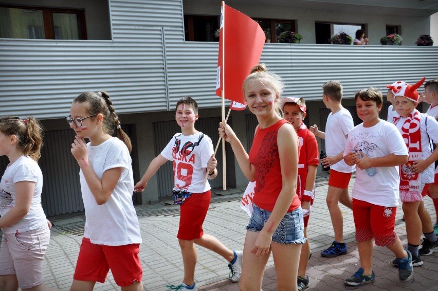 Oleśniccy uczniowie zachęcają do kibicowania reprezentacji Polski. Dziś o 17 mecz z Senegalem