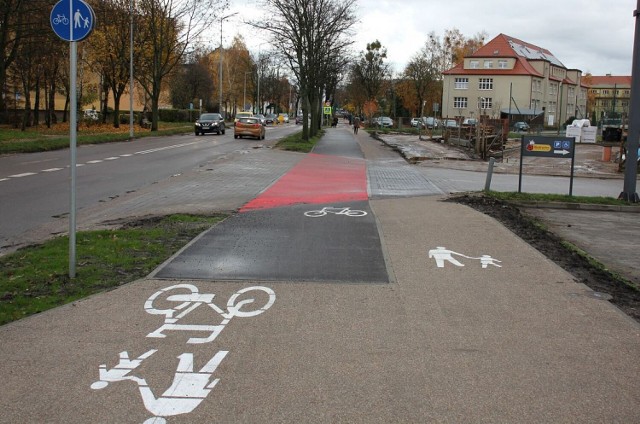 Powstały brakujące fragmenty rowerowej ścieżki od ronda Cichociemnych Spadochroniarzy AK przy stacji benzynowej do Szkoły Podstawowej nr 1 i następnie od ronda Bitwy Warszawskiej 1920 do wysokości ulicy Sienkiewicza