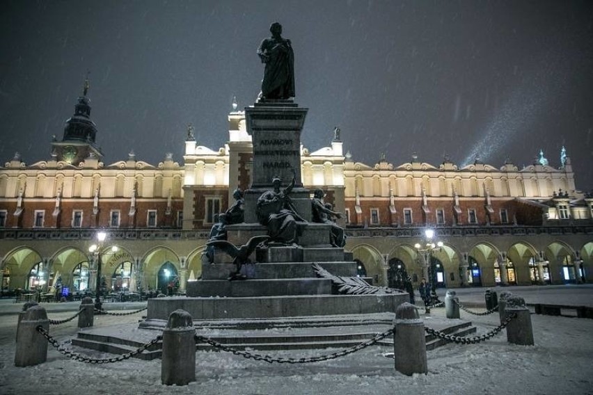 Matura 2018:

Rozprawka - "Tęsknota – siła niszcząca czy...