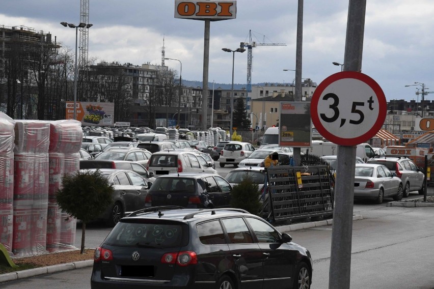 W sobotę, 21 marca, podobnie jak tydzień temu, markety OBI w...