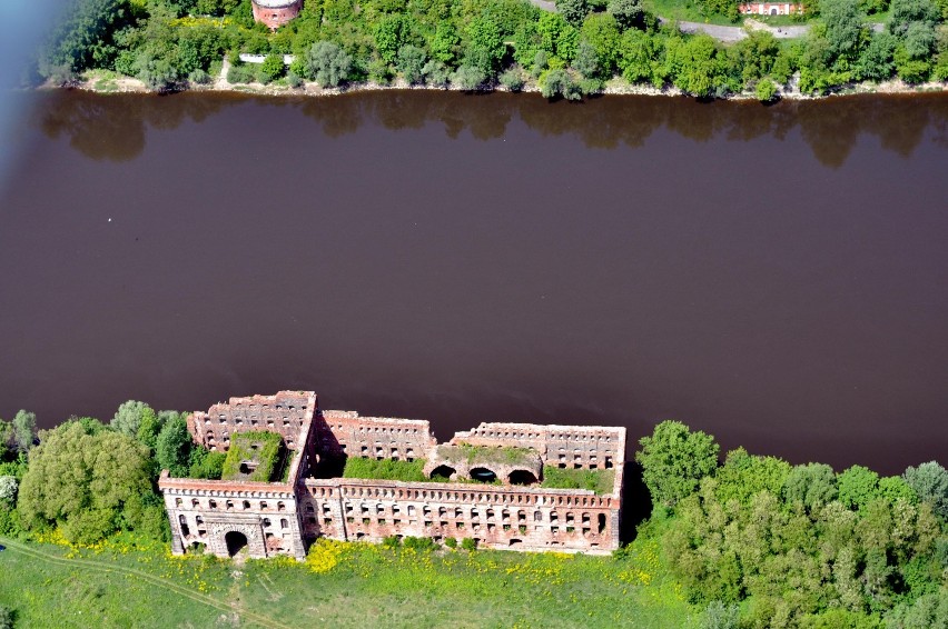 Czwartek, 1 maja. Front Ostrołęka, czyli łąki nad Wkrą w...