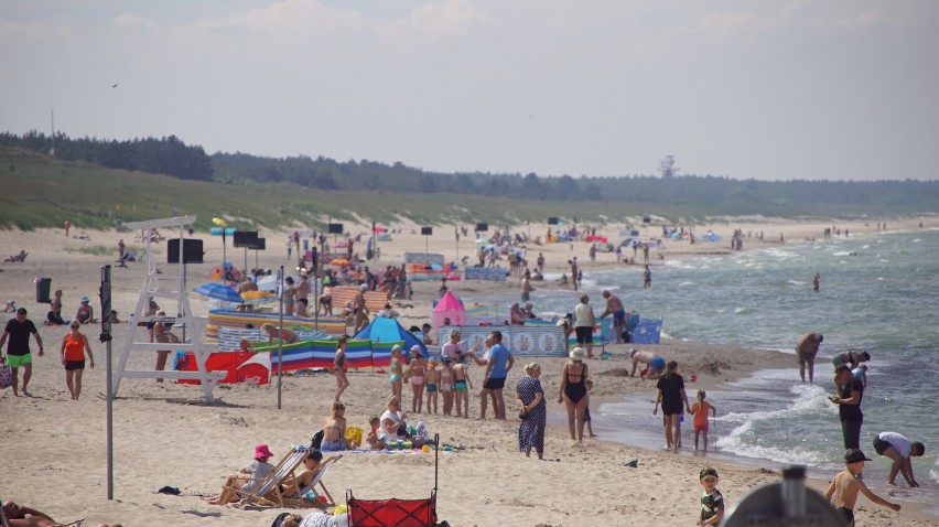 Prawdziwie letni dzień na plaży w Darłówku. W weekend może popadać [zdjęcia]