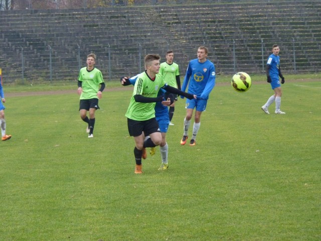 W spotkaniu Wojewódzkiej Ligi Juniorów Starszych, Gwardia Koszalin uległa na swoim boisku Akademii MKP Szczecinek 0:1
