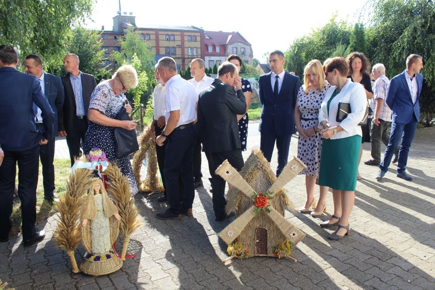 Podziękowanie za zebrane plony. Dożynki parafialne w kościele pw. Najświętszej Maryi Panny Wniebowziętej w Zbąszyniu