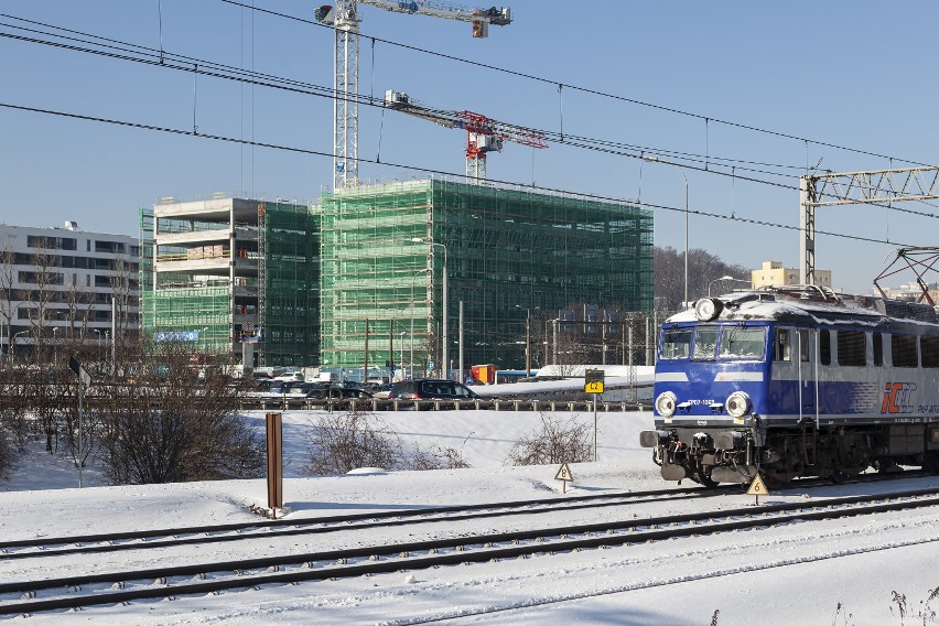 Gdynia: Wiecha zawisła nad efektowną inwestycją przy ul. Kieleckiej 