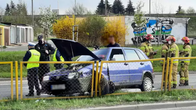 Kalisz: Kierowca stracił przytomność i wjechał w barierki. Wzorowo zachowali się inni kierowcy