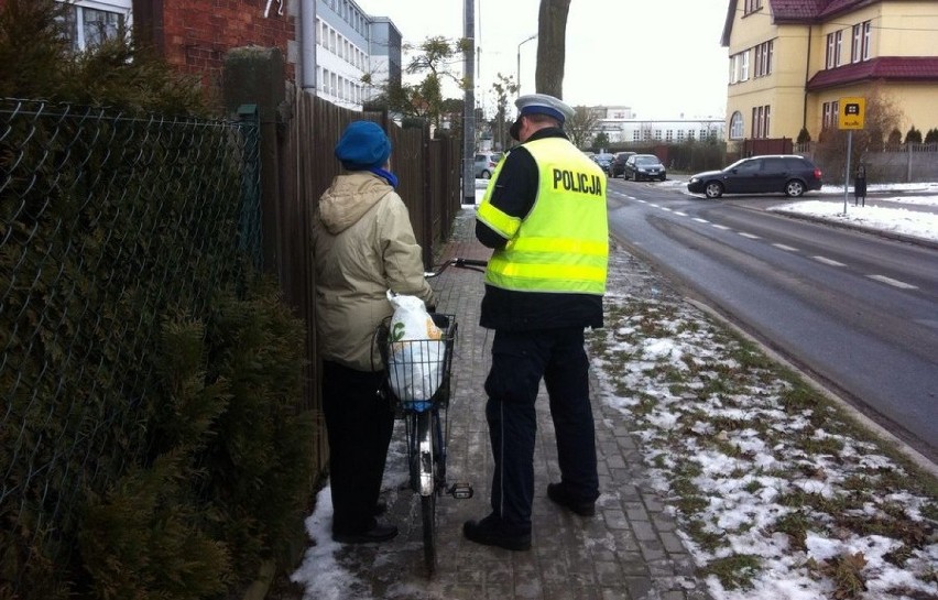 Lubliniec: Pomimo obowiązku, nie korzystają z wyznaczonych przejść [ZDJĘCIA]