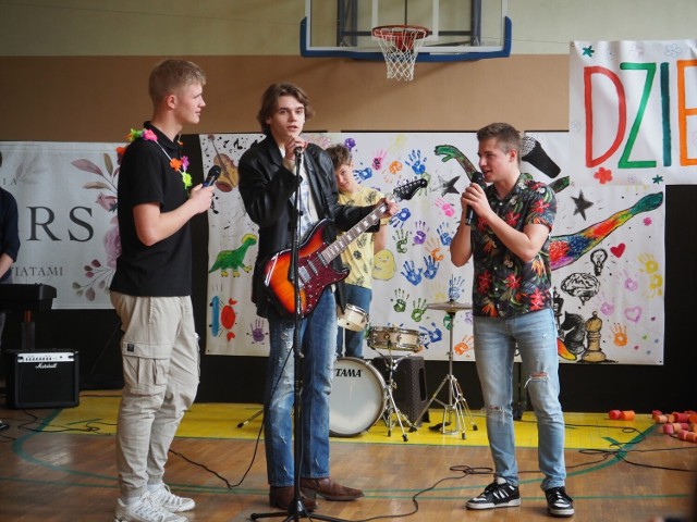 Licealiści z IV LO w Radomiu zaprezentowali w szkole swoje pasje.