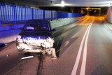 Bochnia. Nocny pościg za pijanym kierowcą, 23-latek uderzył w betonowy mur [ZDJĘCIA] 28 10