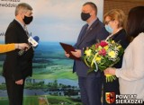 Sieradzki regionalista Jan Pietrzak otrzymał od władz powiatu medal „Zasłużony dla Ziemi Sieradzkiej”