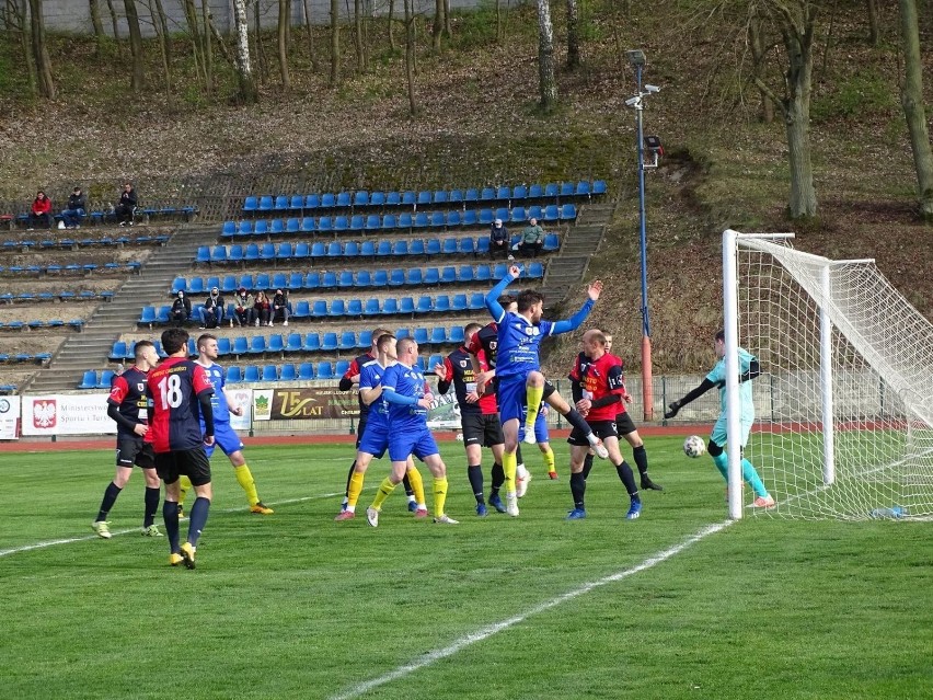W zaległy meczu IV ligi piłki nożnej Chełminianka Chełmno...