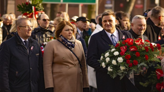 Liczne delegacje złożyły kwiaty pod Powstańców Wielkopolskich w Inowrocławiu