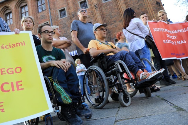 Celem programu Dostępność Plus jest przestrzeń publiczna bez barier architektonicznych dla osób z niepełnosprawnościami
