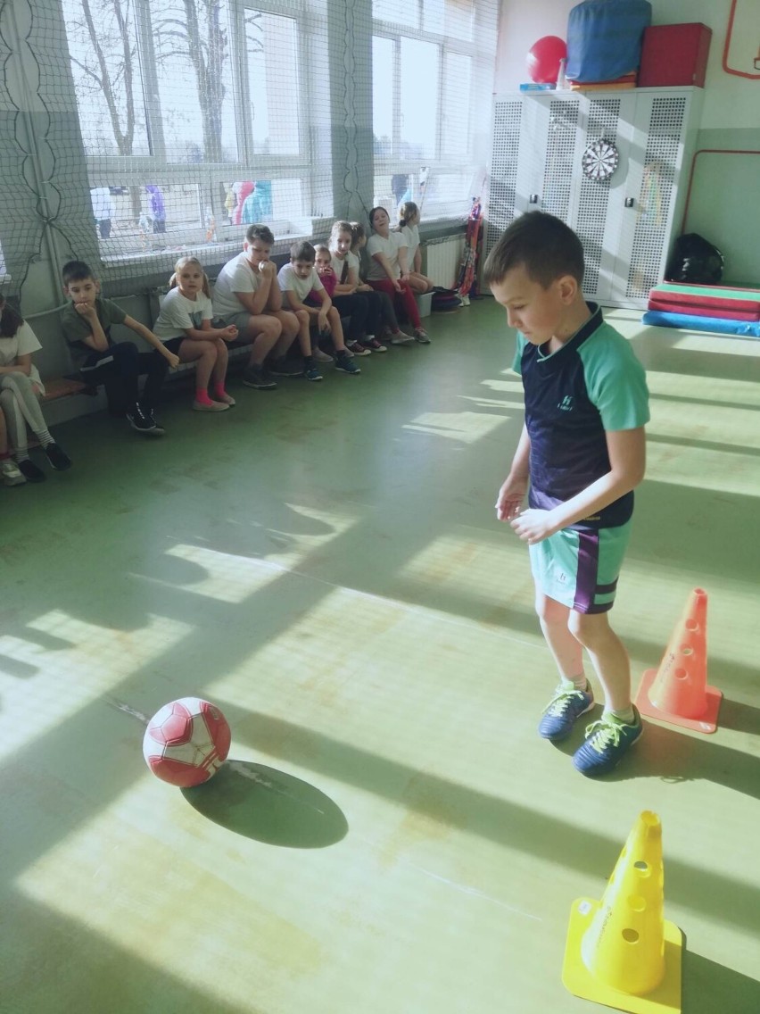 Turniej sportowy „Mistrz sportu” w Szkole Podstawowej w Zacharzynie 