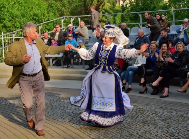 W Mogilnie gości niezwykle sympatyczny zespół Ostromieczewskie Liawony z Ostromieczewa koło Brześcia (Białoruś). W sobotnie popołudnie dał wspaniały koncert w mogileńskim amfiteatrze.

