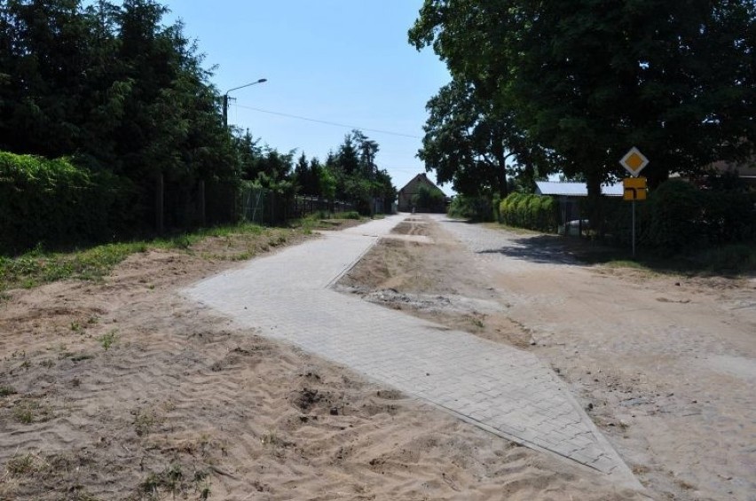 W gminie Skąpe powstają kolejne odcinki ścieżek rowerowych. Roboty trwają w Ołoboku i Kalinowie [zdjęcia]