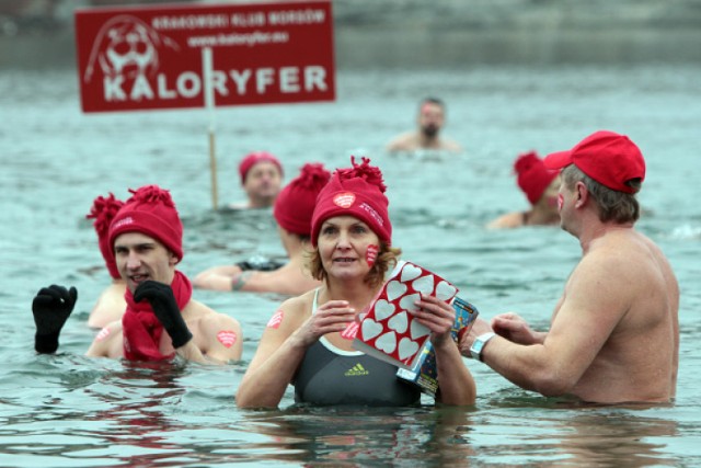 Kolejny raz w ramach WOŚP krakowskie morsy zanurkują w lodowatej ...