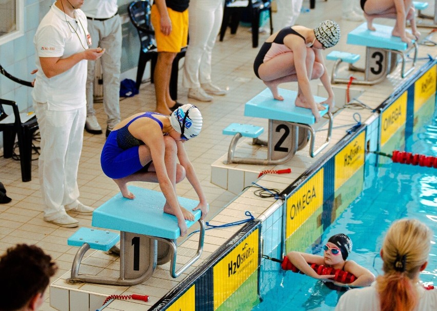 Pływacy z klubu NEMO w Lipnie przywieźli z zawodów w Brodnicy jedenaście medali! [zdjęcia]