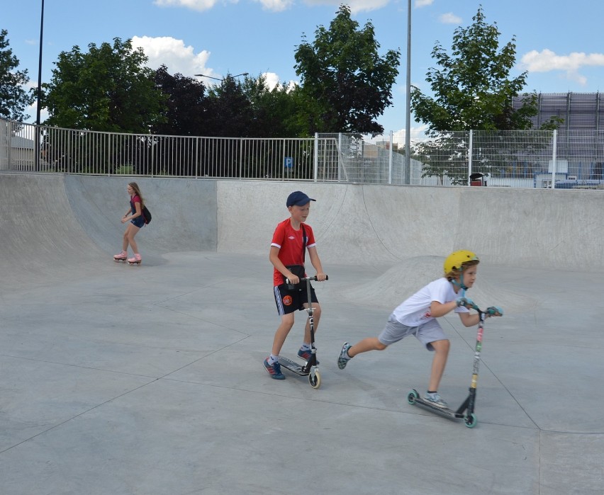 Nowy skatepark w Piotrkowie oblegany przez dzieci i młodzież