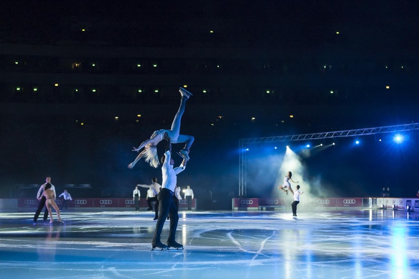 Kings on Ice. Popis łyżwiarskich umiejętności na Stadionie...