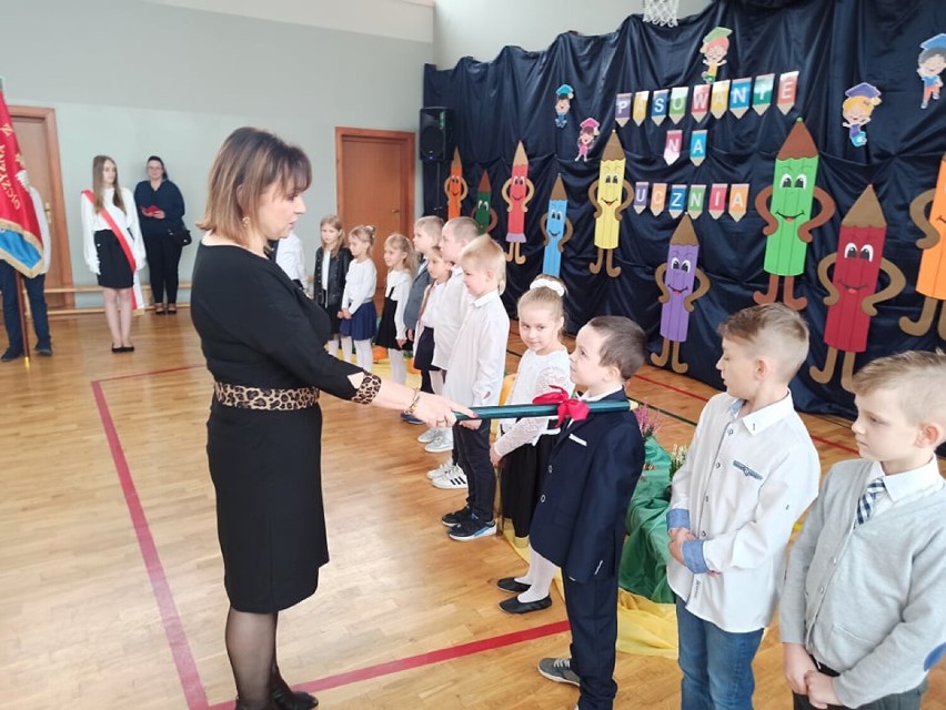 Pasowanie na ucznia w Publicznej Szkole Podstawowej nr 8 w Radomsku ZDJĘCIA