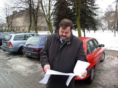 Stanisław Skaja, wicestarosta chojnicki jest przekonany, że kosztowna budowa parkingu będzie korzystna dla gości odwiedzających urzędy. Fot. Radosław Osiński