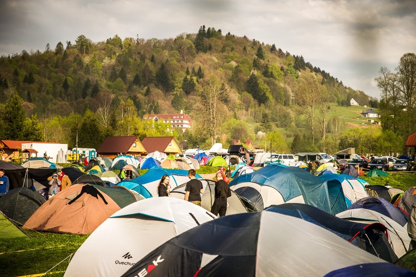 Festiwal ZEW się budzi w Cisnej już za kilka dni. Obudź letni zew w sercu dzikich Bieszczad