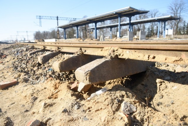 Trwa modernizacja linii kolejowej Czerwieńsk Sulechów Babimost Zbąszynek. Mieszkańcy nie mogą się doczekać jej końca...