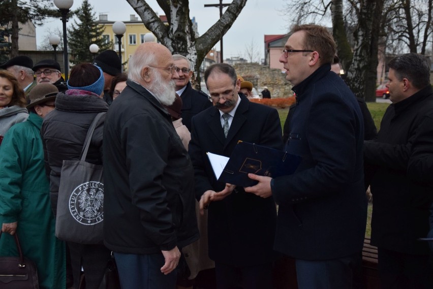 Uroczystość upamiętniająca ofiary katastrofy smoleńskiej w Wieluniu [ZDJĘCIA]