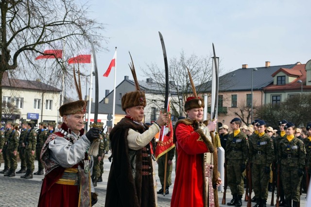 Narodowy Dzień Pamięci Żołnierzy Wyklętych obchodzony był w Łasku. Uroczystość z tej okazji zorganizowano na pl. 11 Listopada.