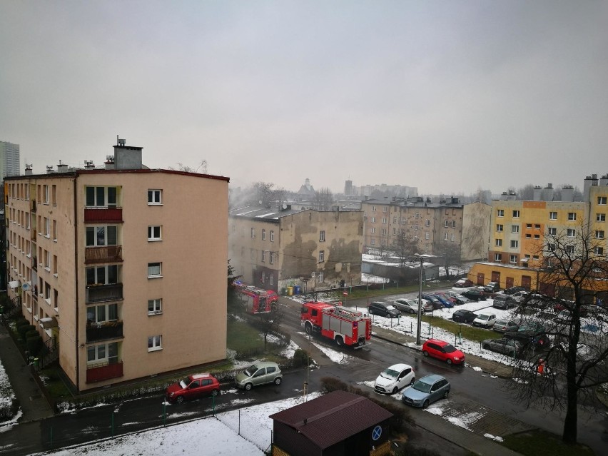 Pożar w Katowicach na ulicy Paderewskiego. Samochód stanął w ogniu