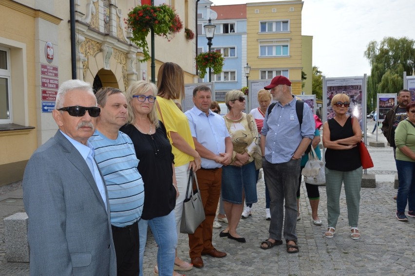 Mieszkańcy gminy wiejskiej Żary protestowali pod żarskim...