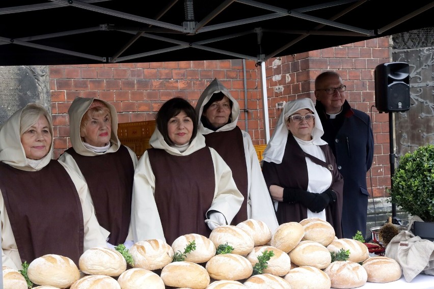 Śledź, chleb i grosz w Legnicy. To już XXI raz, zobaczcie zdjęcia