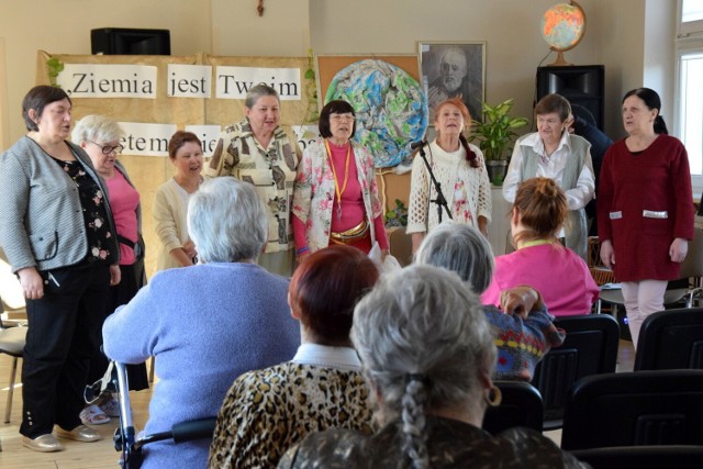 Wyjątkowy spektakl w wykonaniu podopiecznych Domu Pomocy Społecznej imienia świętego Brata Alberta w Kielcach. Tak w poniedziałek, 10 października celebrowano Światowy Dzień Zdrowia Psychicznego.