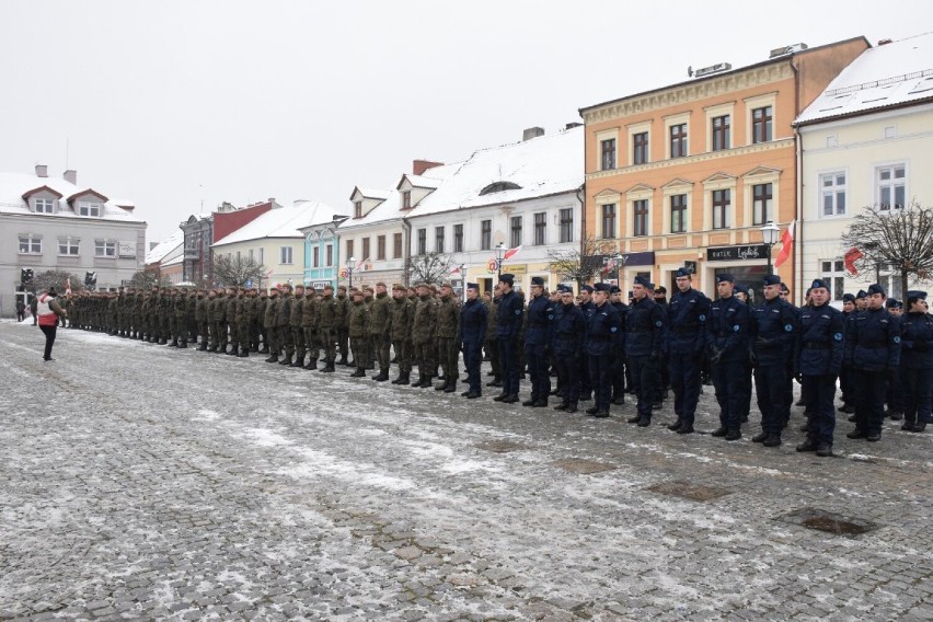 Wielkie wojskowe święto w Koninie. Żołnierze wypowiedzieli słowa przysięgi na placu Wolności [ZDJĘCIA]