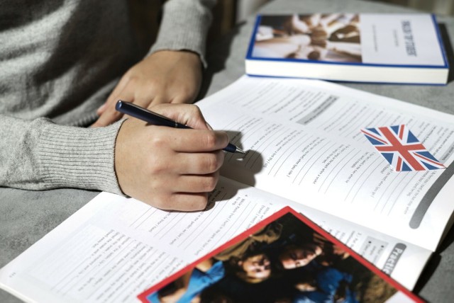 Sprawdź, jak wygląda propozycja MEN dotycząca nowej podstawy programowej języka obcego nowożytnego w szkole podstawowej.