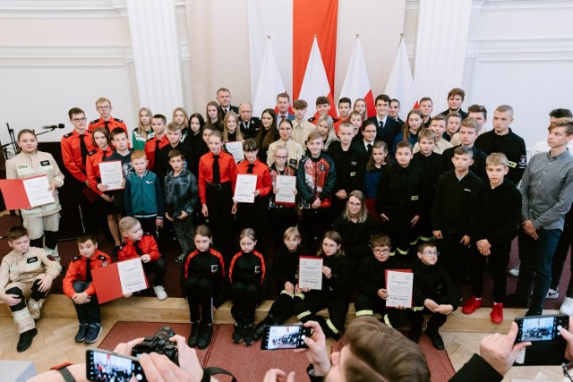 Wręczanie Promes dla Młodzieżowych Drużyn Strażackich działających przy OSP w powiecie rzeszowskim.