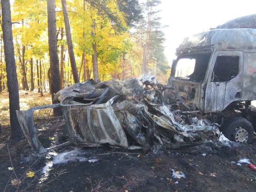 Wypadek na trasie Śrem-Czmoń. Nie żyją cztery osoby....