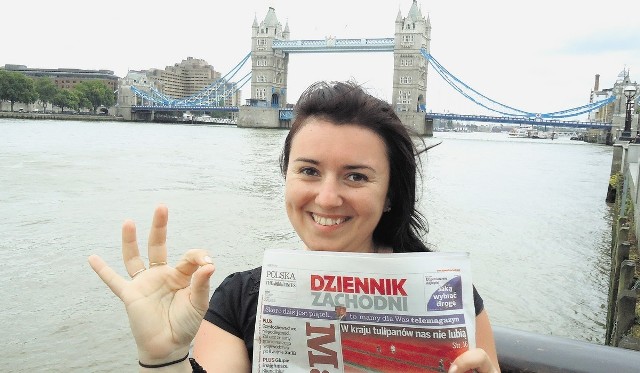 Agnieszka Szopa z Czeladzi spędza wakacje w Anglii. Tu na tle mostu Tower Bridge