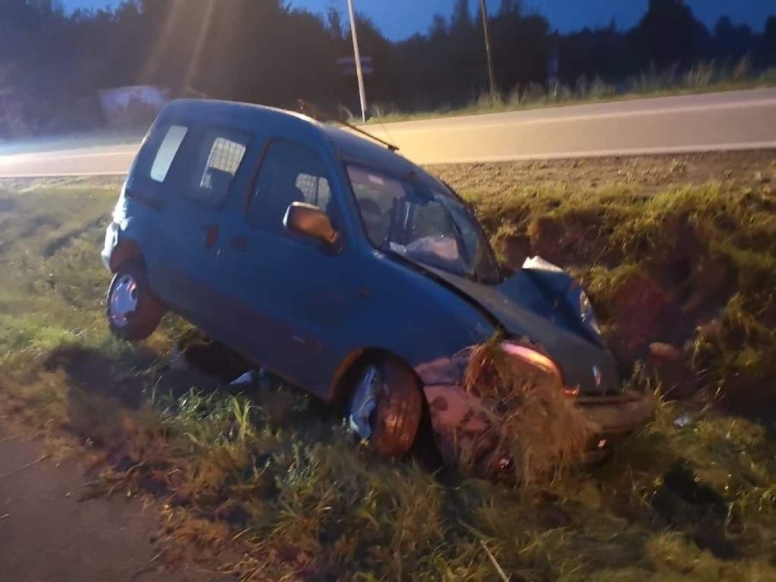 Zderzenie samochodów na ulicy Strzegomskiej w Wałbrzychu, na...