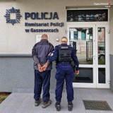 Awantura w Dzimierzu w gminie Lyski. Krewki i pijany 59-latek rzucał kamieniami w policjantów. Odpowie za to przed sądem 