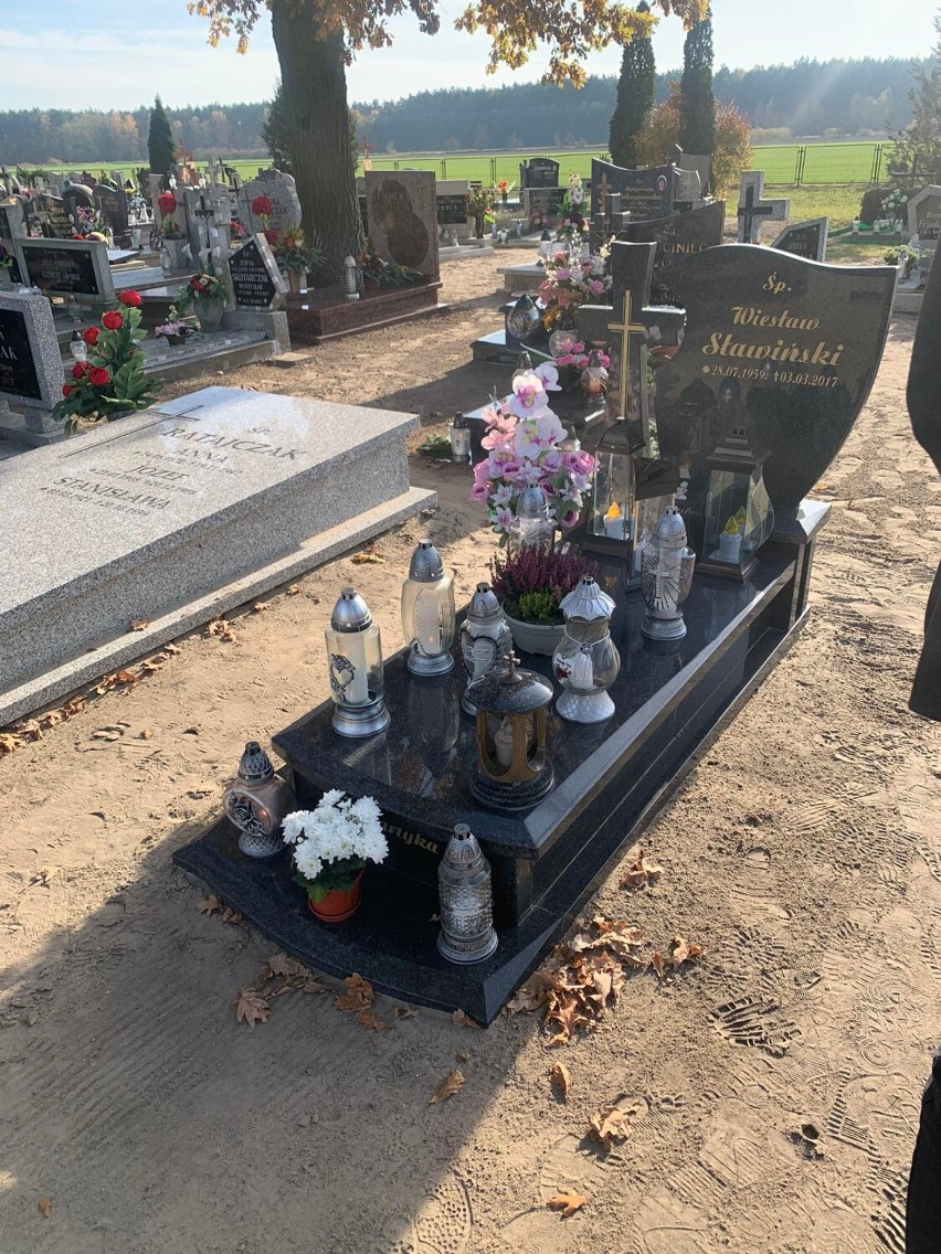 Wszystkich Świętych 2021 na cmentarzu w Ludomach